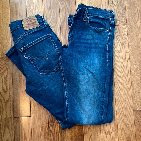 Men Levi jeans 30/32 they don’t say but are tight on ankle. - Picture 1 of 4